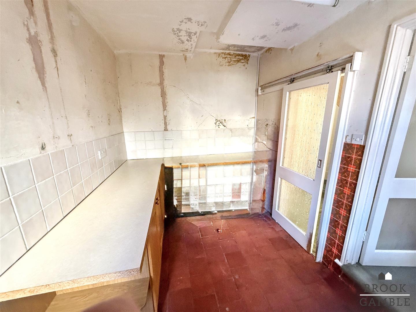 4 Bedroom House. Gore Park Road in Eastbourne,  16